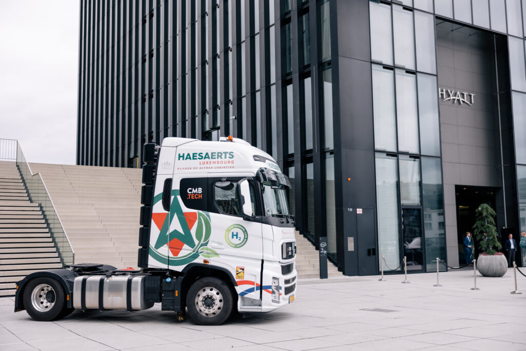 Haesaerts Truck in front of Hyatt Düsseldorf